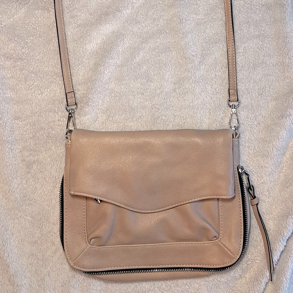 Vera Wang purse. Tan color with mauve undertones. NWOT